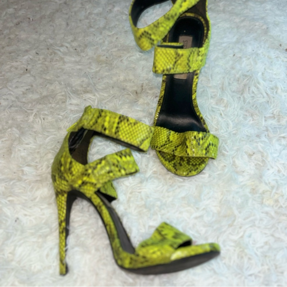 Vintage Steve Madden Neon Yellow Snake Print Strappy Heels | Size 7.5